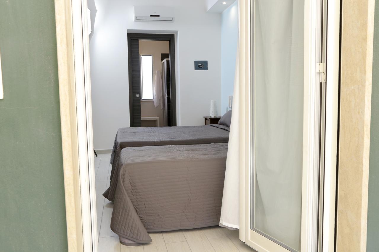 Rooms La Perla Del Mare มาร์เกริตา ดิ ซาวอยา ภายนอก รูปภาพ