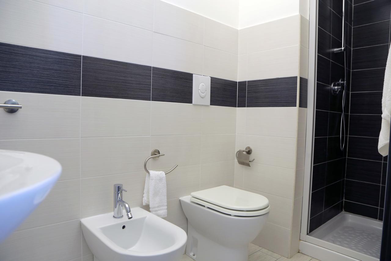 Rooms La Perla Del Mare มาร์เกริตา ดิ ซาวอยา ภายนอก รูปภาพ